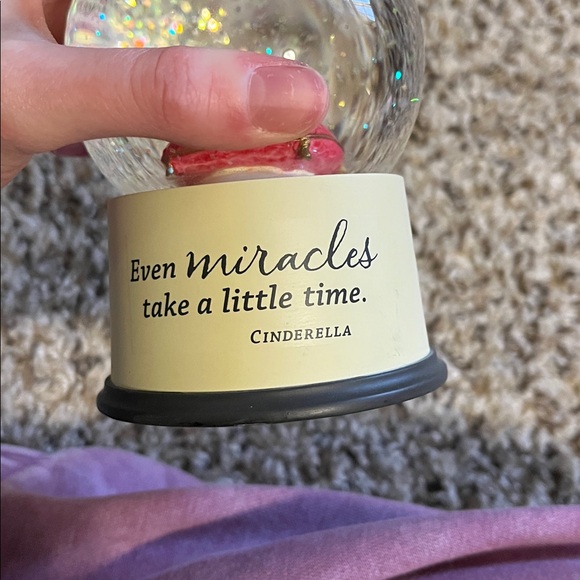 Disney Hallmark Cinderella slipper Snow Globe - Picture 5 of 7